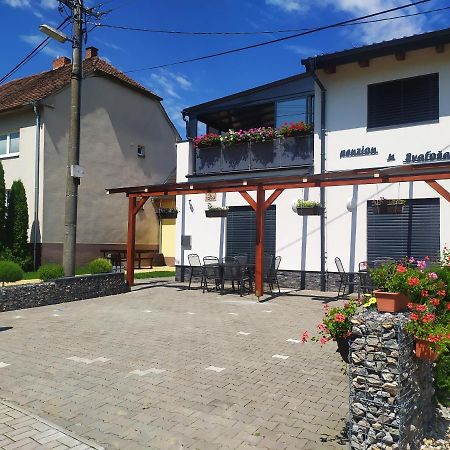 Penzion U Svatosa Mutěnice エクステリア 写真